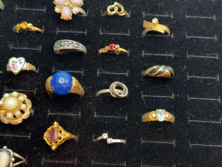 COSTUME RINGS
