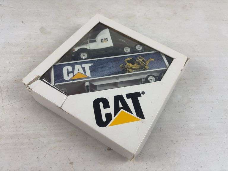 Winross Cat Semi 1/64 Scale