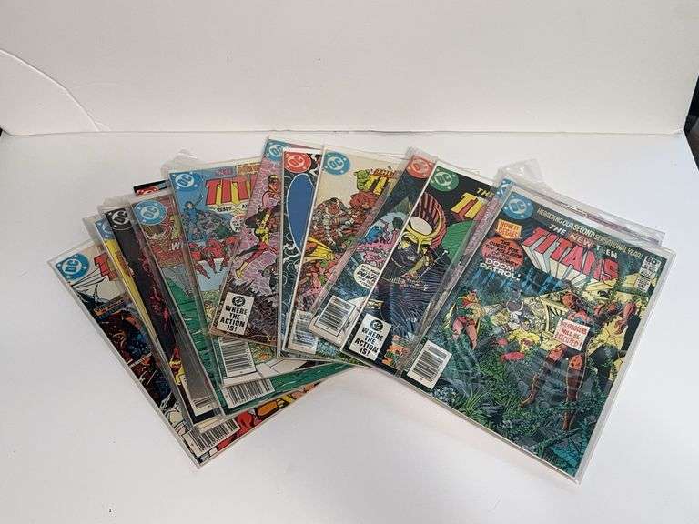 (13) The New Teen Titans Comics