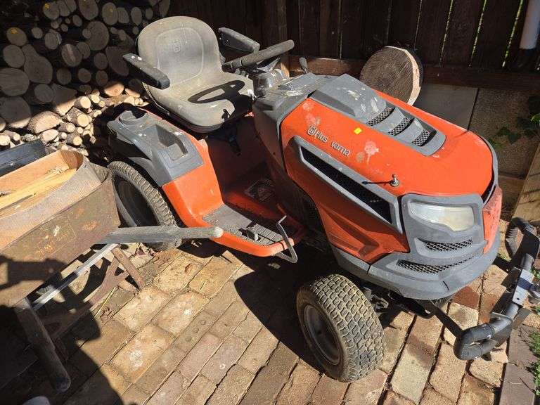 Husqvarna GTH 26V52LS Riding Lawn Mower