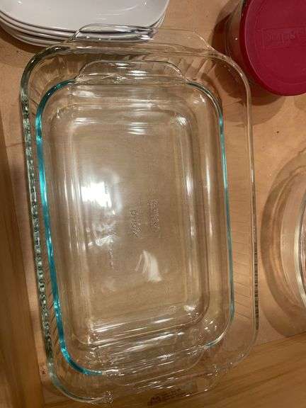 (2) Pyrex cake pans, Pyrex bread pan, casserole dish & more