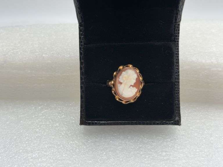 10 KT Cameo Ladies Ring Size 5