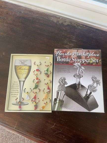 Lot of Christmas items & others including small Christmas tins, bottle stopper set, candles, 2-carat