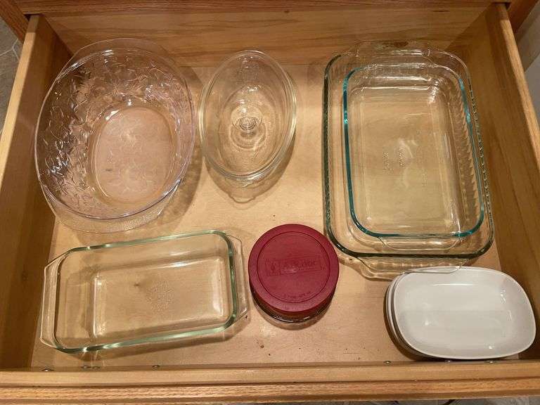 (2) Pyrex cake pans, Pyrex bread pan, casserole dish & more