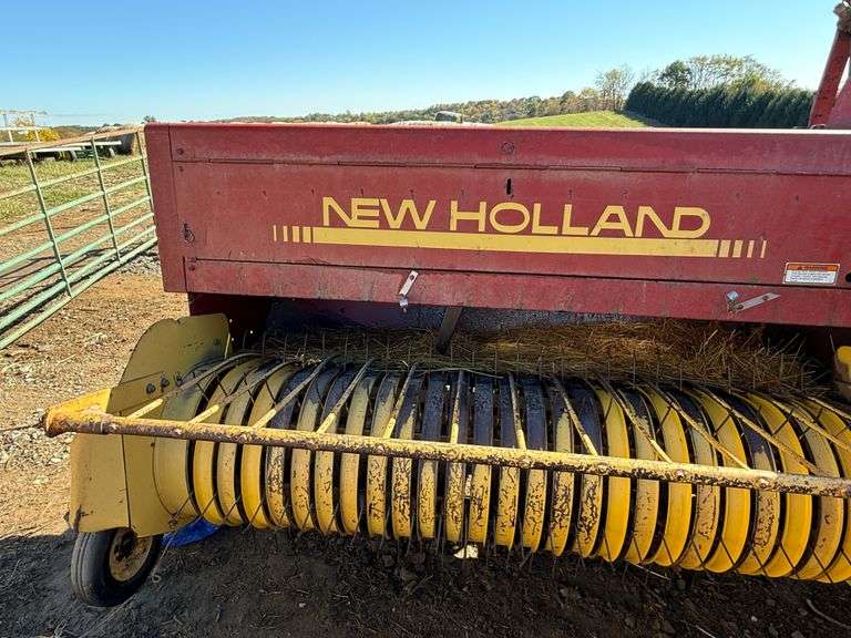New Holland 575 Square Baler