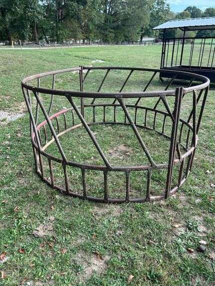 8' round livestock feeder