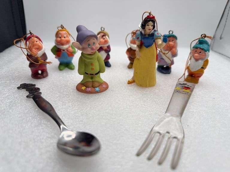 Disney Snow White & Dwarfs With Tableware