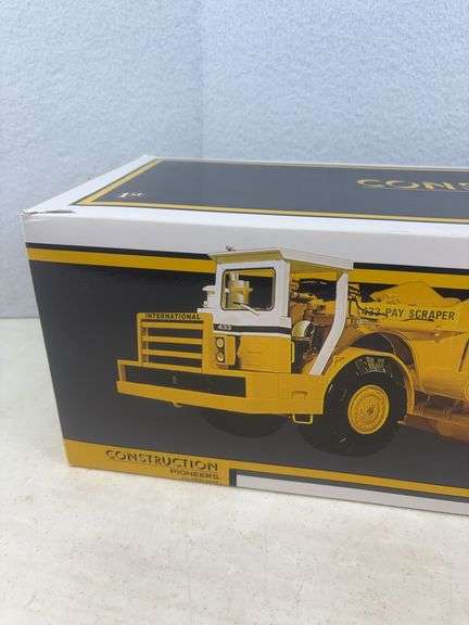 International Harvester 433 Dual Engine Pay Scraper 1/25 Scale-First Gear