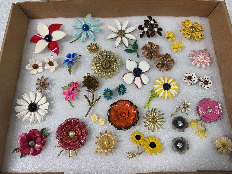 Lot of Vintage Flower Pins And Earrings 