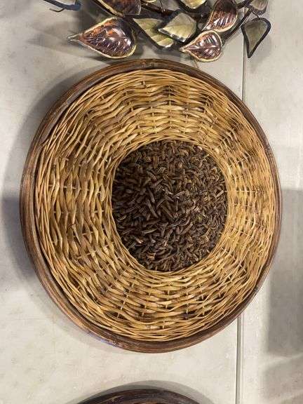 (2) decorative wicker pieces and metal leaves
