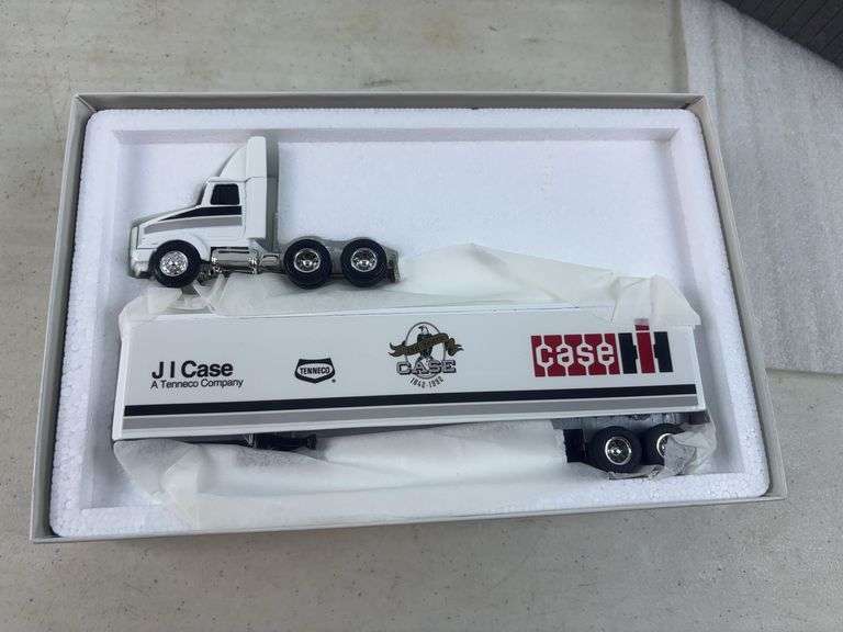 Ertl Case IH 1/64 Scale Tractor Trailer