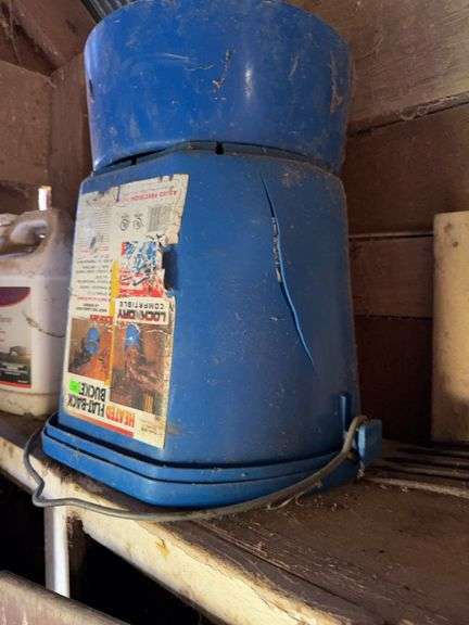 Two small water buckets (has a crack)