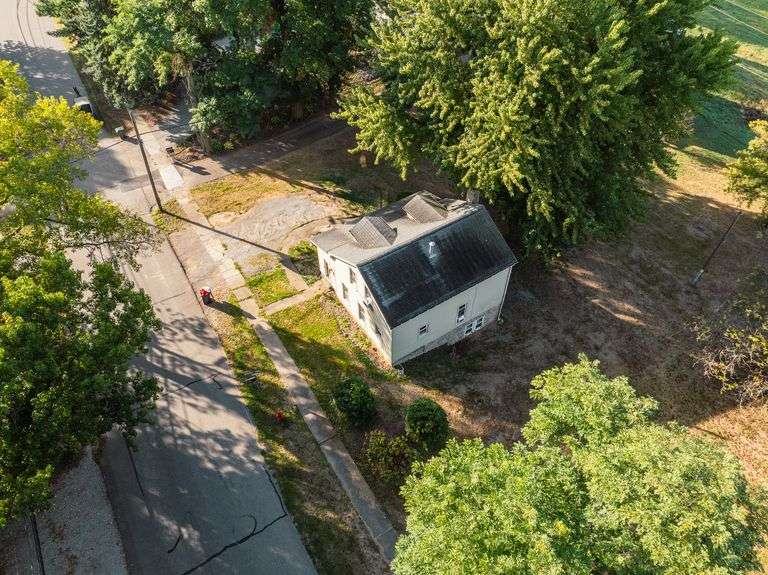 Parcel 1: 114’x174’ Lot – Includes Home & Barn