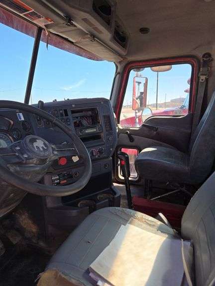 2012 Mack CHU613 Showing 25,006 mi, 12,910 hrs- runs