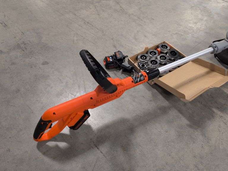 Black and Decker electric trimmer with charger and extra line/caps