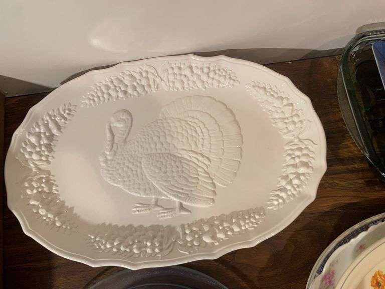 Miscellaneous serving trays and other plates
