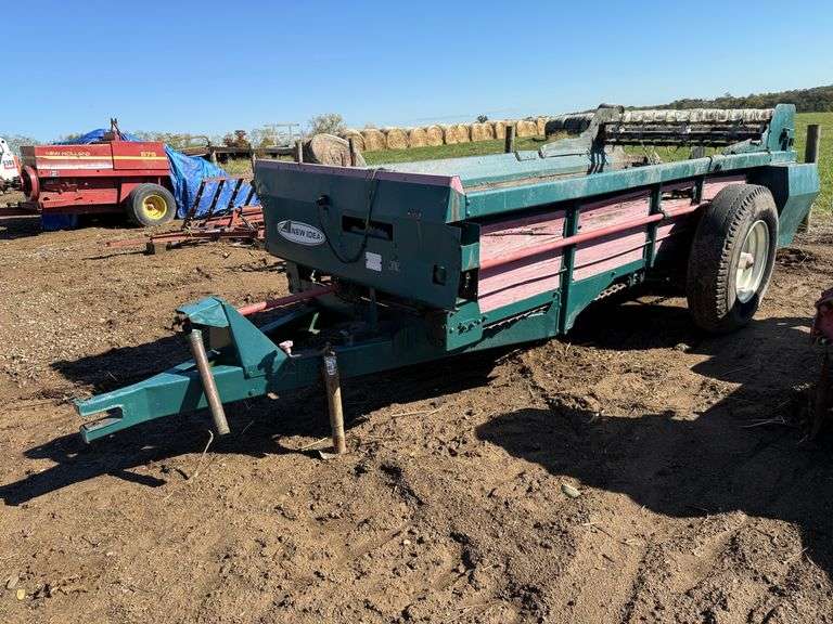 New Idea Manure Spreader
