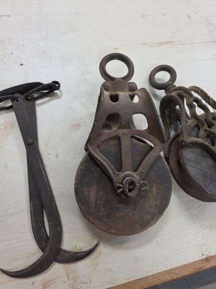 2 wooden pulleys & tongs