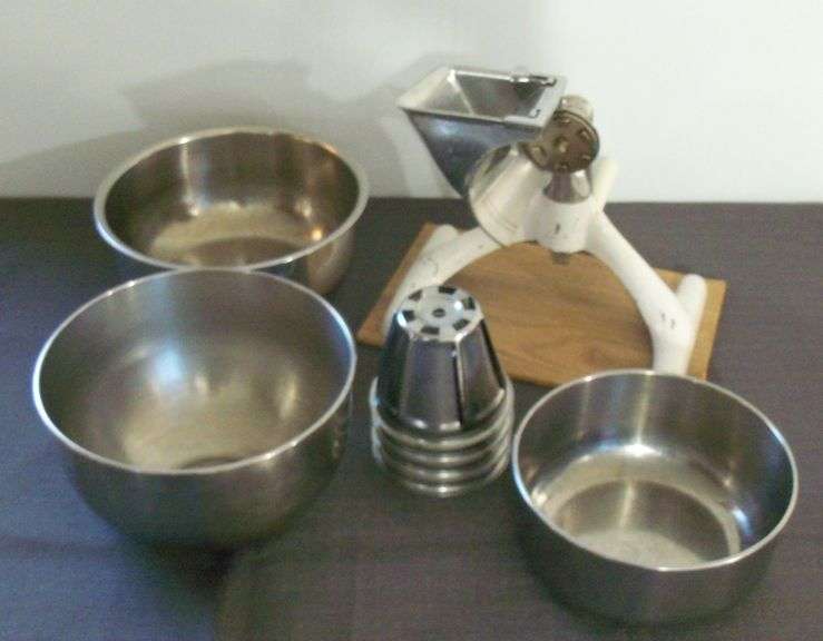 3 SS BOWL SALAD MASTER