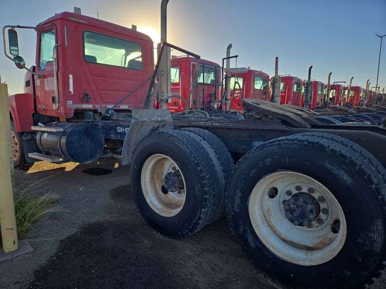 2007 Mack CHN613 miles & hrs unknown- runs