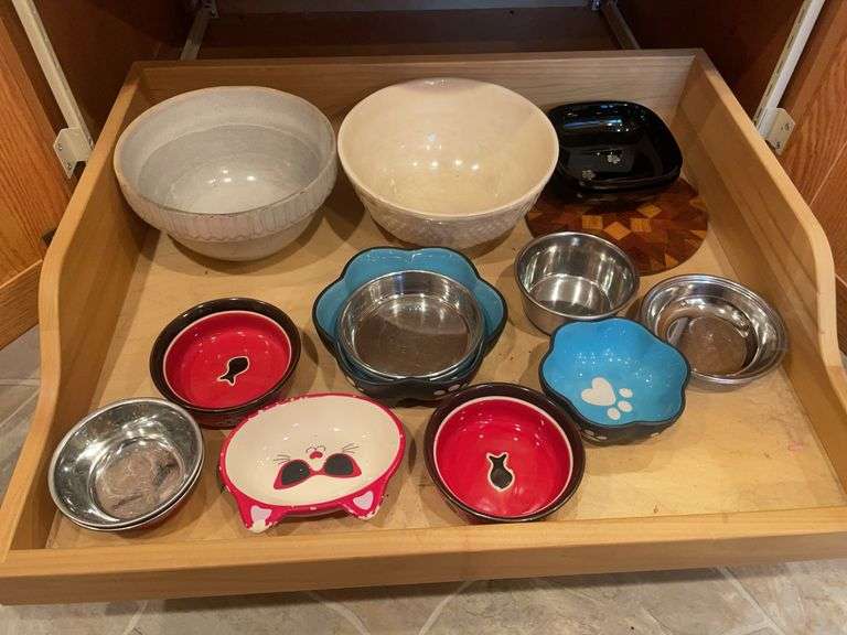 (2) ceramic bowls & cat dishes