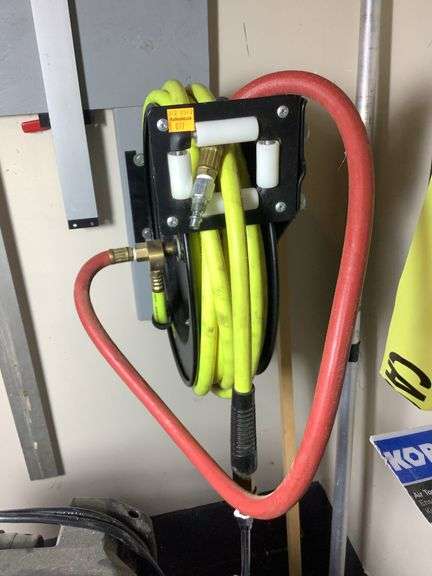 Wall mount air hose reel with accessories