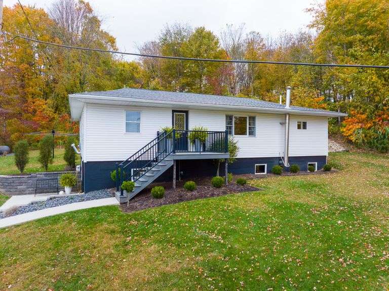 Navarre Home on 5.5 Acres