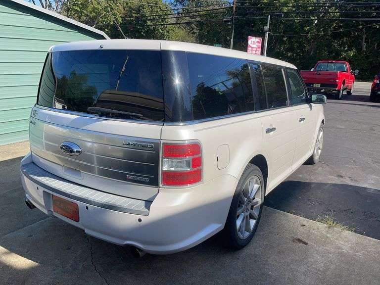2010 Silver AWD Ford Flex