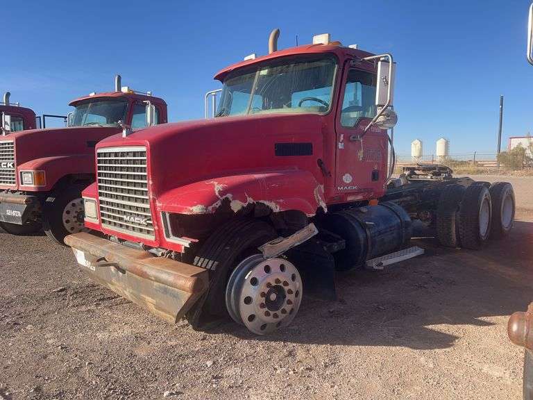 2006 Mack CHN613 miles & hrs unknown- doesn't run