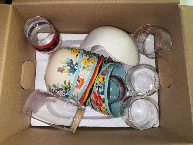 Assortment of Pioneer Woman Bowls and Other Glassware