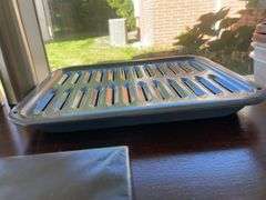 Lot of kitchen items including Rubbermaid containers, cupcake & cake pan & more