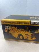 International Harvester 433 Dual Engine Pay Scraper 1/25 Scale-First Gear