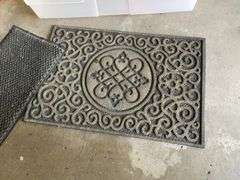 (2) rugs, umbrella, US flag kit & tote