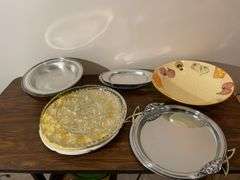 Miscellaneous serving dishes and trays