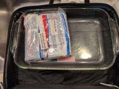 Pyrex portable food carrier set