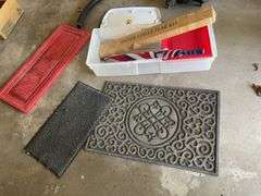 (2) rugs, umbrella, US flag kit & tote