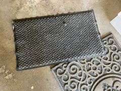 (2) rugs, umbrella, US flag kit & tote