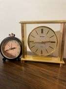 Miscellaneous decorative pieces - clocks, pottery, and more