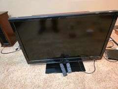 Dynex tv screen w/remotes