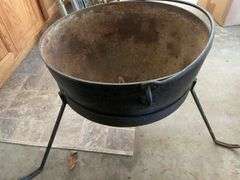 Large cast iron kettle w/ stand