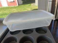 Lot of kitchen items including Rubbermaid containers, cupcake & cake pan & more