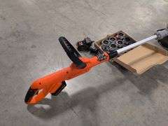 Black and Decker electric trimmer with charger and extra line/caps