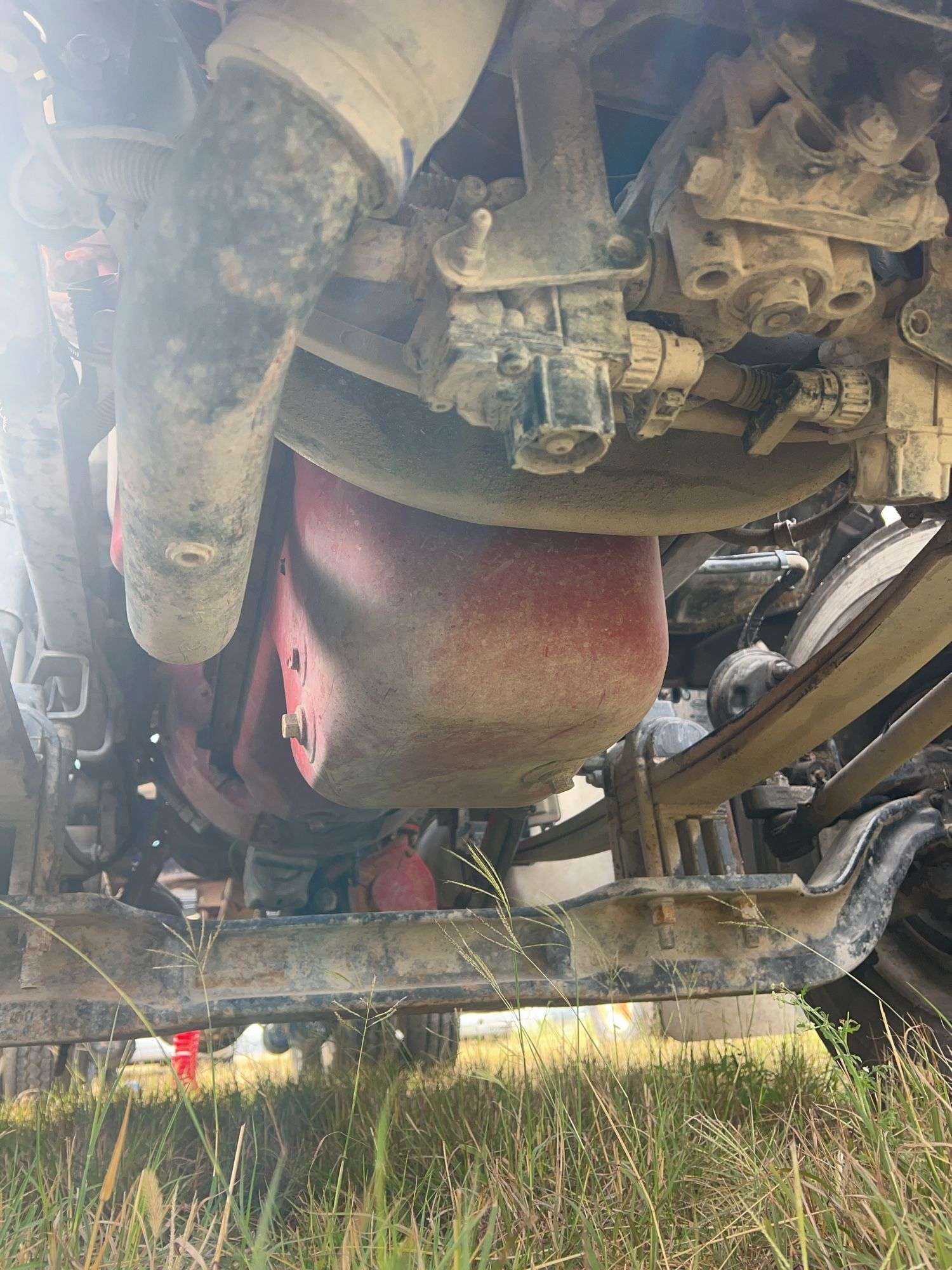 2015 Peterbilt 567 showing 31,476 mi, 7,804 hrs - runs