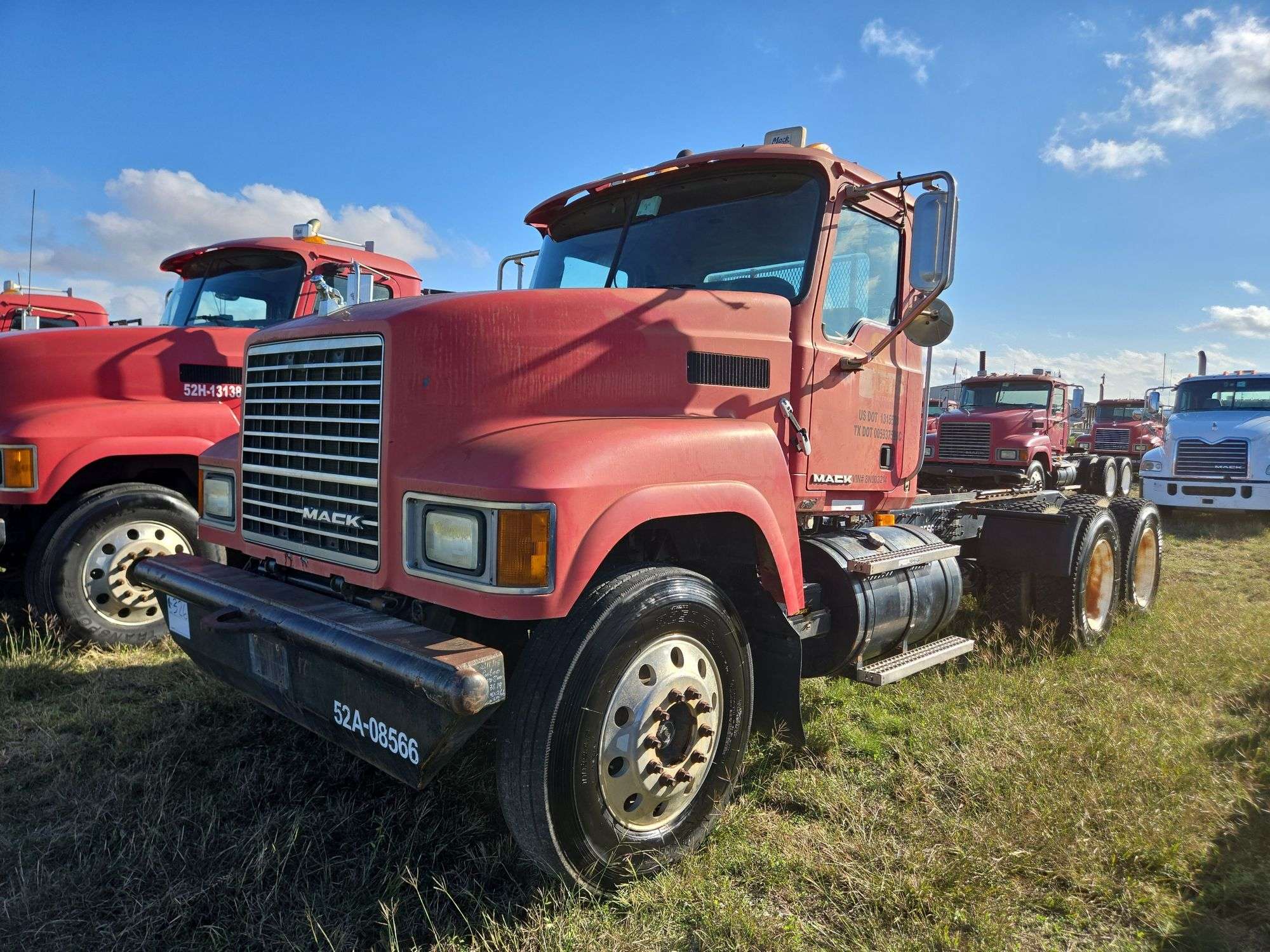2008 Mack CHU613 showing 59,117 mi, 12,663 hrs- runs