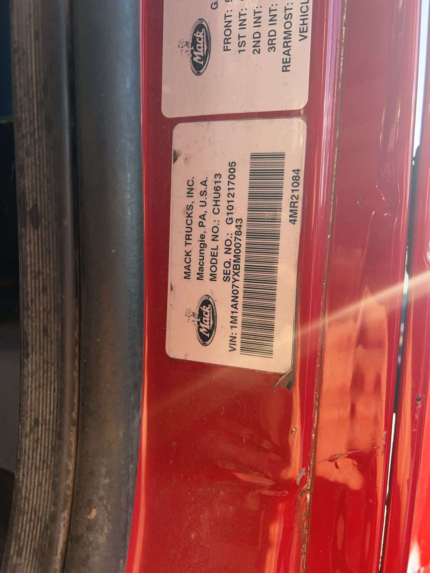 2011 Mack CHU613 showing 558,544 mi, 16,894 hrs- runs