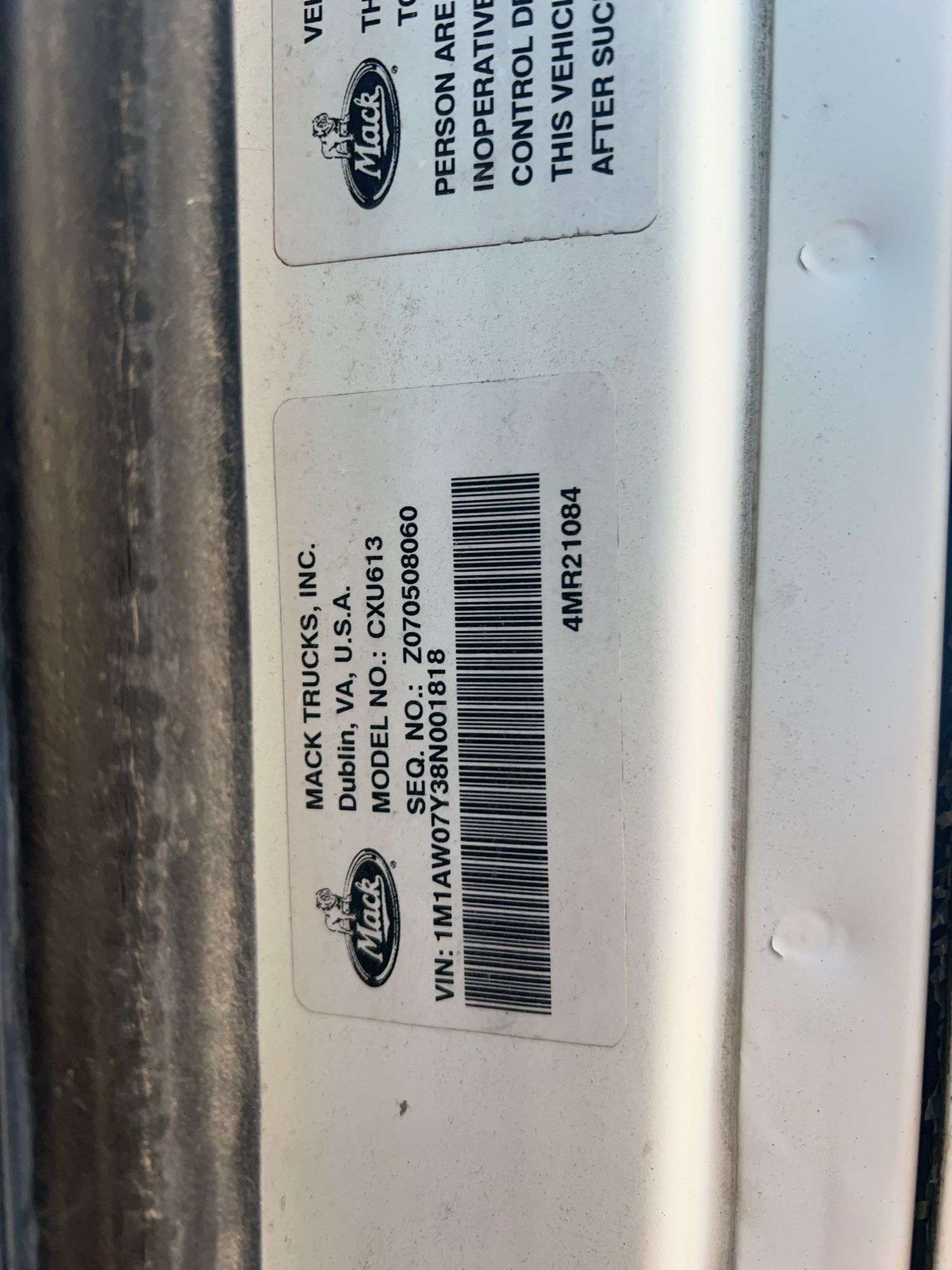 2008 Mack CXU613 showing 559,053 mi, 14,786 hrs- runs