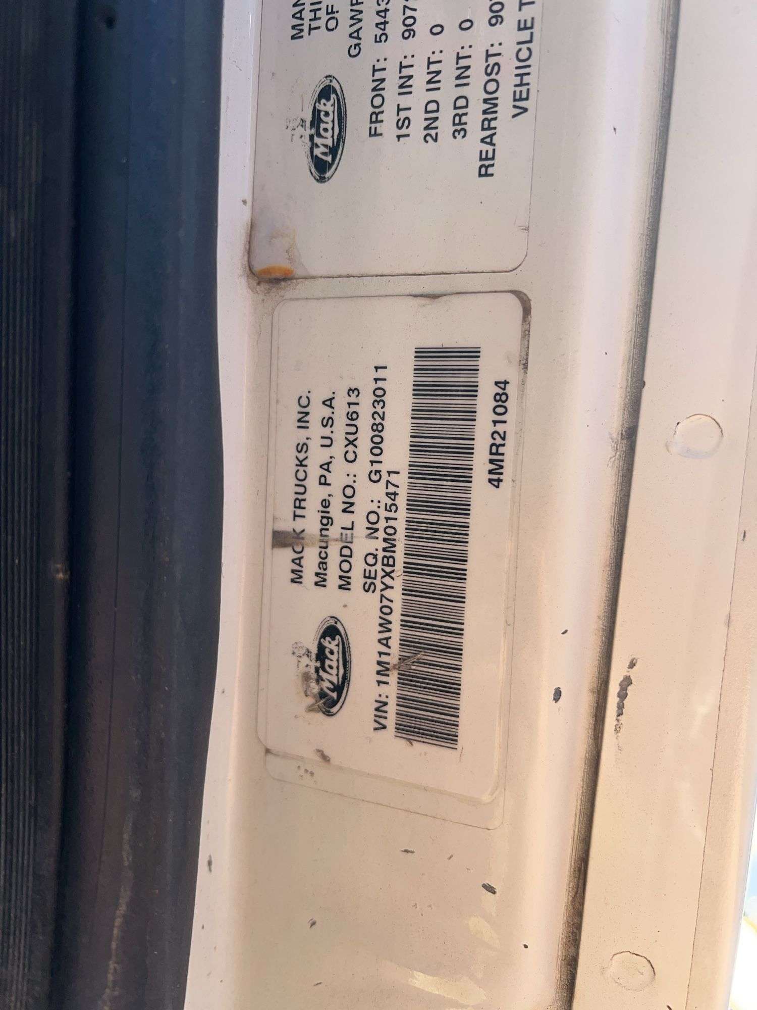 2011 Mack CXU613 showing 331,782 mi, 10,113 hrs- runs