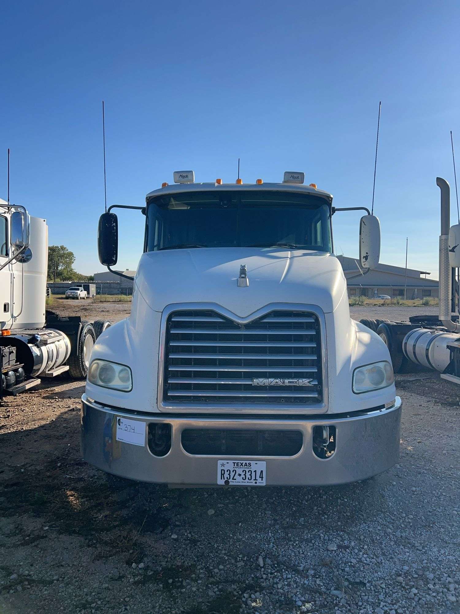 2008 Mack CXU613 showing 529,582 mi, 12,274 hrs- runs