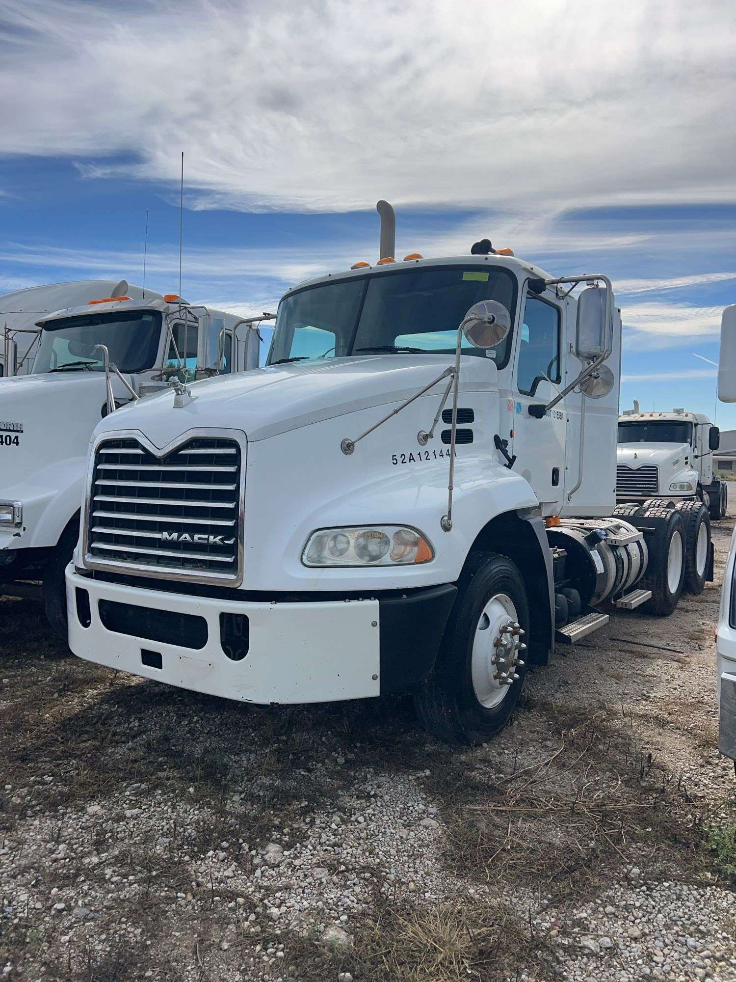 2012 Mack CXU613 showing 701,487 mi, 15,325 hrs - runs