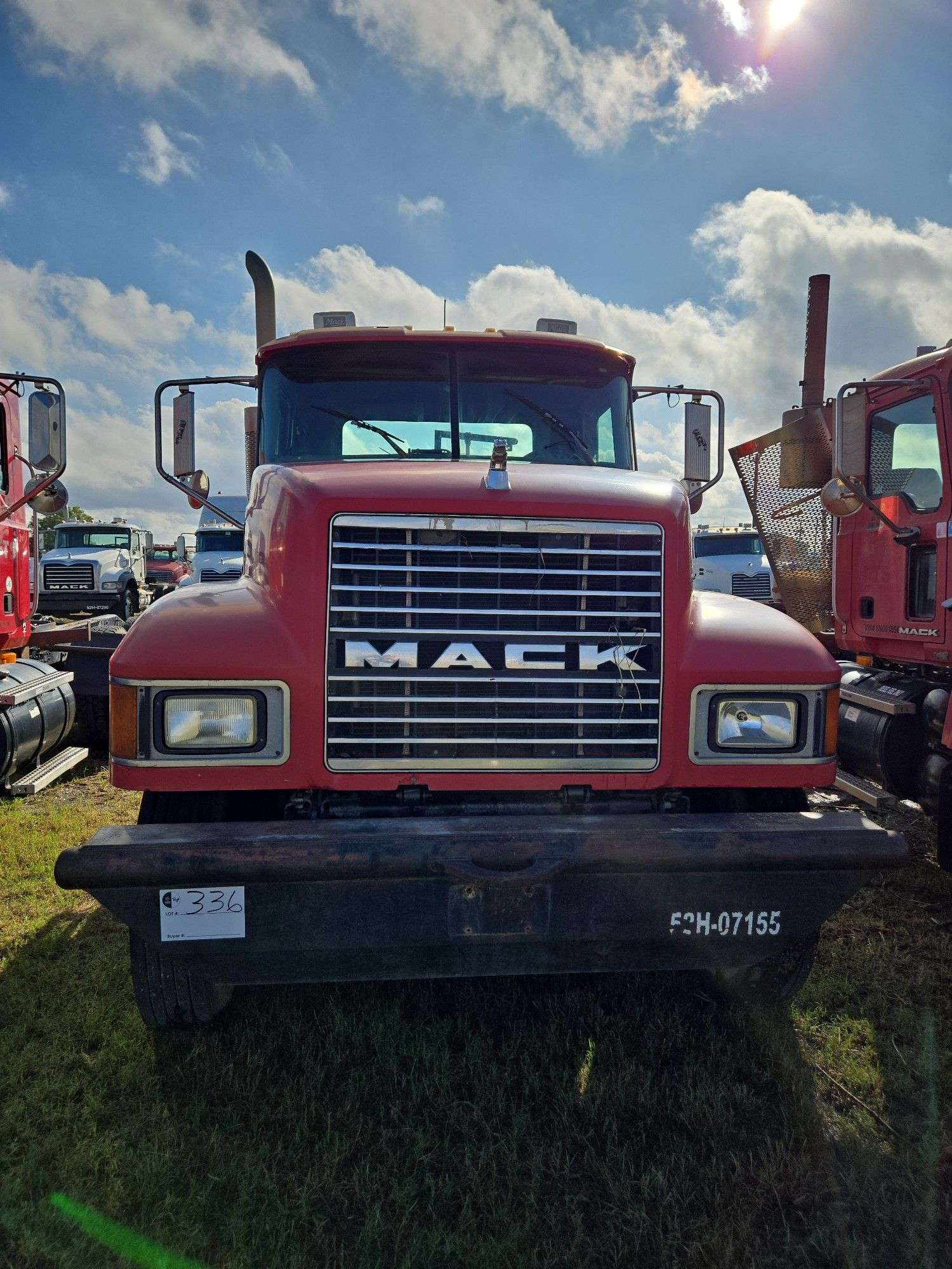 2007 Mack CHN613 showing 55,977 mi, 15,504 hrs- doesn't run